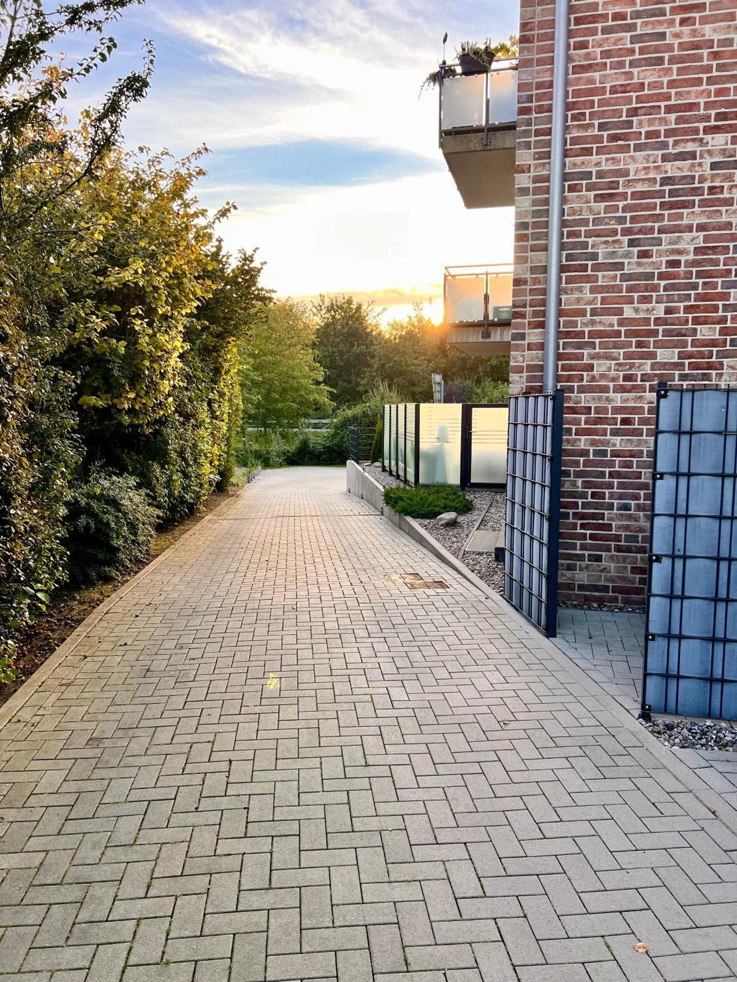 Kleine Auszeit -- Inklusive Parkplatz & Wifi, Geschirrspueler, Waschmaschine & Terrasse Mit Strandkorb -- Perfekt Fuer Urlaub & Business Шарбойц Екстер'єр фото